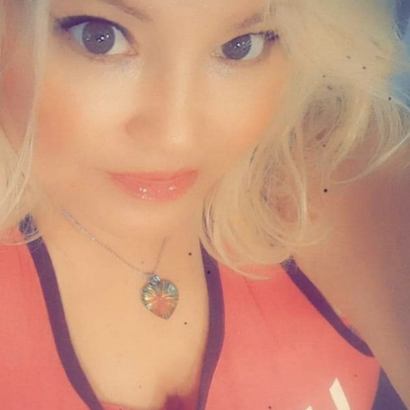 Meet your Posher, Tracie - Picture 1 of 2